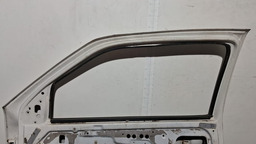 PORTA DIANTEIRA DIREITA VW GOL 1995 A 1999 2 PTS COM DETALHE DIREITO BRANCO
