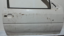 PORTA DIANTEIRA DIREITA VW GOL 1995 A 1999 2 PTS COM DETALHE DIREITO BRANCO