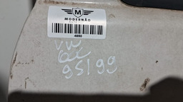PORTA DIANTEIRA DIREITA VW GOL 1995 A 1999 2 PTS COM DETALHE DIREITO BRANCO