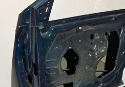 PORTA DIANTEIRA DIREITA GM ONIX 2020 A 2025 COM DETALHE DIREITO AZUL