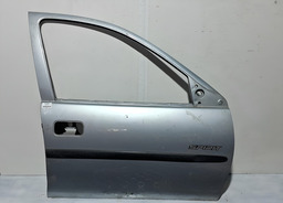 Porta Dianteira Direita Gm Corsa Classic 1994 A 2016  Direito Prateado