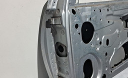 PORTA DIANTEIRA DIREITA GM CORSA CLASSIC 1994 A 2016  DIREITO PRATEADO