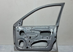 PORTA DIANTEIRA DIREITA GM CORSA CLASSIC 1994 A 2016  DIREITO PRATEADO