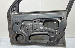 PORTA DIANTEIRA DIREITA GM CORSA JOY 2002 A 2012 COM DETALHE DIREITO CINZA