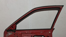 PORTA DIANTEIRA DIREITA GM ASTRA 1993 A 1997 COM DETALHE DIREITO VERMELHO