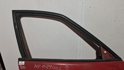 PORTA DIANTEIRA DIREITA GM ASTRA 1993 A 1997 COM DETALHE DIREITO VERMELHO