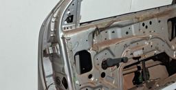 PORTA DIANTEIRA DIREITA FORD FIESTA 1996 A 2013 COM DETALHE DIREITO PRATEADO