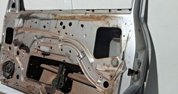 PORTA DIANTEIRA DIREITA FORD FIESTA 1996 A 2013 COM DETALHE DIREITO PRATEADO