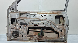 PORTA DIANTEIRA DIREITA FORD FIESTA 1996 A 2013 COM DETALHE DIREITO PRATEADO