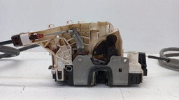 FECHADURA TRASEIRA DIREITA MERCEDES SPRINTER 417 23 2024 (1)