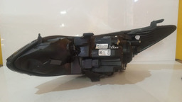 FAROL DIREITO CRUZE 2017 2018 A 2023 COM DETALHE 