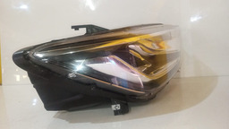 FAROL DIREITO TRACKER 2020 A 2025 LED C/ DETALHE