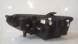 FAROL DIREITO TRACKER 2020 A 2025 LED C/ DETALHE