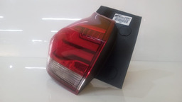 LANTERNA TRASEIRA ESQUERDA TRACKER 2020 A 2025 (CANTO) C/LED