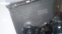 LANTERNA TRASEIRA ESQUERDA TRACKER 2020 A 2025 (CANTO) C/LED