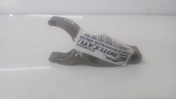 TRAVA BICO INJETOR TOYOTA HILUX  3.0 2005 A 2015 (2)