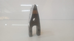 TRAVA BICOS TOYOTA HILUX 2.8 2016 A 2021 (1)