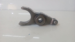 TRAVA BICO INJETOR TOYOTA HILUX  3.0 2005 A 2015 (1)