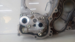 TAMPA FRONT MOTOR BOMBA ÓLEO TOYOTA HILUX 2.8 2021/22 DIESEL