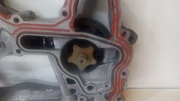 TAMPA FRONTAL BOMBA ÓLEO TOYOTA HILUX 3.0 2005 A 2015 (4)