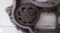 TAMPA FRONTAL BOMBA ÓLEO TOYOTA HILUX 3.0 2005 A 2015 (4)