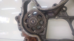 TAMPA FRONTAL MOTOR BOMBA ÓLEO TOYOTA HILUX 3.0 2005 A 2015