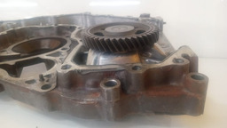 TAMPA FRONTAL BOMBA DE ÓLEO TOYOTA HILUX 2.8 2022 DIESEL (1)