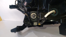 FAROL DIREITO RANGER 2017 A 2023 MASC NEGRA PISCA AMBAR