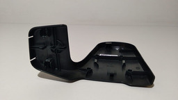 ACABAMENTO TAMPA BANCO TRASEIRO DIREITO GM S10 2013 A 2020