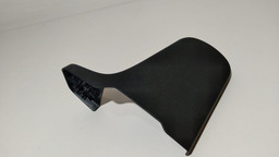 TAMPA ACABAMENTO BANCO TRASEIRO ESQUERDO GM S10 2013 A 2020