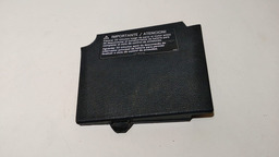 TAMPA ESQ DA CAIXA DE FUSÍVEIS MB SPRINTER 314 2019 A 2023