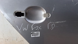 PORTA TRASEIRA DIREITA FOX 2004 A 2010 C/DETALHE