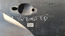 PORTA TRASEIRA DIREITA BORA 2001 A 2011 C/DETALHE