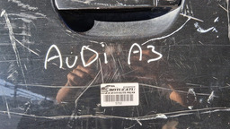 PORTA ESQUERDA AUDI A3 1997 A 2005 C/DETALHE