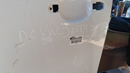 PORTA DIANTEIRA ESQUERDA JETTA 2011 A 2017 C/DETALHE