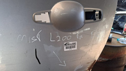 PORTA TRASEIRA ESQUERDA TRITON 2008 A 2017 C/DETALHE