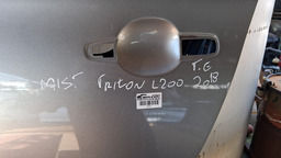 PORTA TRASEIRA ESQUERDA NEW TRITON 2017 A 2024 C/DETALHE