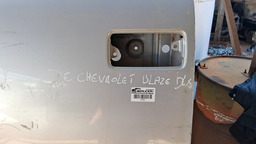 PORTA DIANTEIRA ESQUERDA S10 BLAZER 2001 A 2011 C/DETALHE