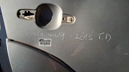 PORTA TRASEIRA DIREITA TOYOTA SW4 2006 A 2015 C/DETALHE