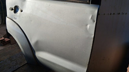 PORTA TRASEIRA DIREITA TOYOTA SW4 2006 A 2015 C/DETALHE