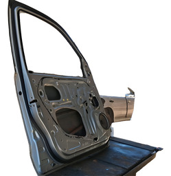 PORTA DIANTEIRA ESQUERDA HILUX SW4 2006 A 2015 C/DETALHE