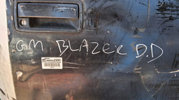 PORTA DIANTEIRA DIREITA S10 BLAZER 1995 A 2000 C/DETALHE