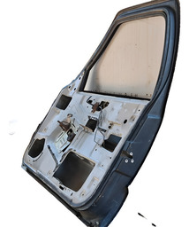 PORTA DIANTEIRA DIREITA S10 BLAZER 1995 A 2000 C/DETALHE