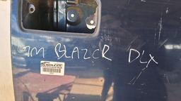 PORTA DIANTEIRA DIREITA S10 BLAZER 1995 A 2000 C/DETALHE