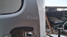 PORTA TRASEIRA ESQUERDA HILUX 2006 A 2015 C/DETALHE