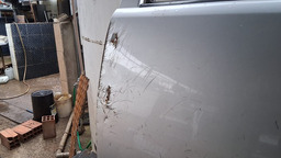 PORTA TRASEIRA ESQUERDA HILUX 2006 A 2015 C/DETALHE