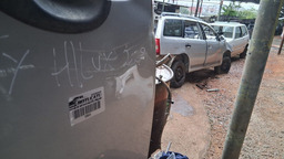 PORTA TRASEIRA ESQUERDA HILUX 2006 A 2015 C/DETALHE