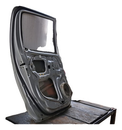 PORTA TRASEIRA ESQUERDA HILUX 2006 A 2015 C/DETALHE