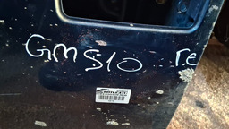 PORTA TRASEIRA ESQUERDA S10 2001 A 2011 C/DETALHE