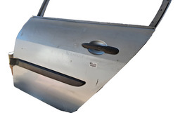 PORTA TRASEIRA ESQUERDA MEGANE SEDAN 2007 A 2011 C/DETALHE